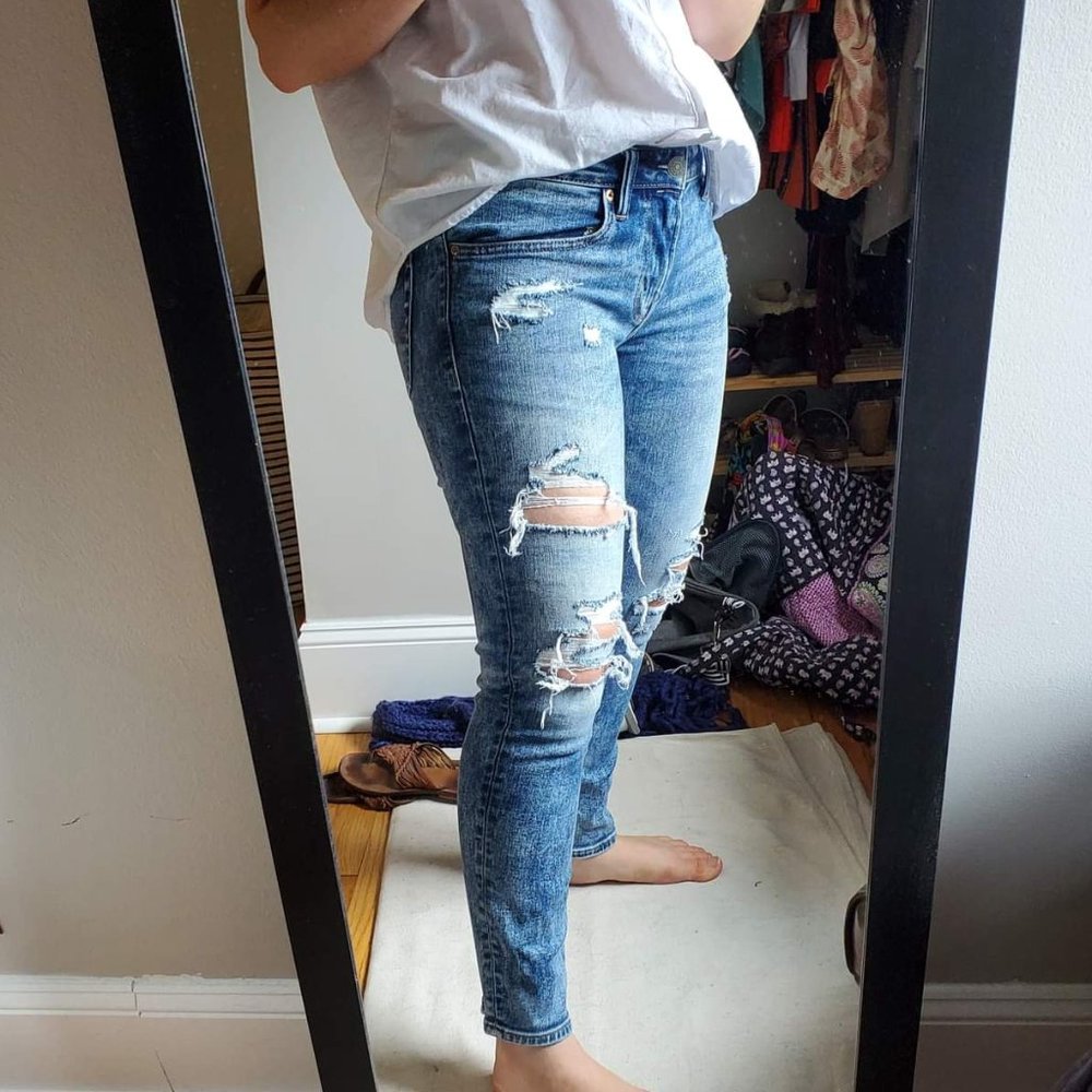 [American Eagle] Ripped Skinny Jeans